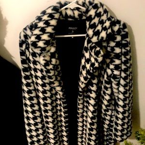 Hello:)) this is my first item up for sale, this is a white and black over coat.